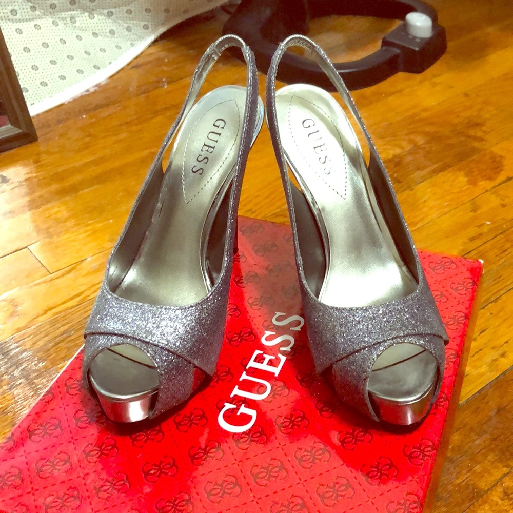 Guess peep toe